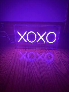 XOXO Neon LED Sign - Pink